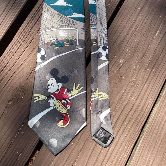 Vintage Disney Mickey Mouse Soccer Goofy Necktie Novelty Cartoon Tie‎ - Picture 1 of 4